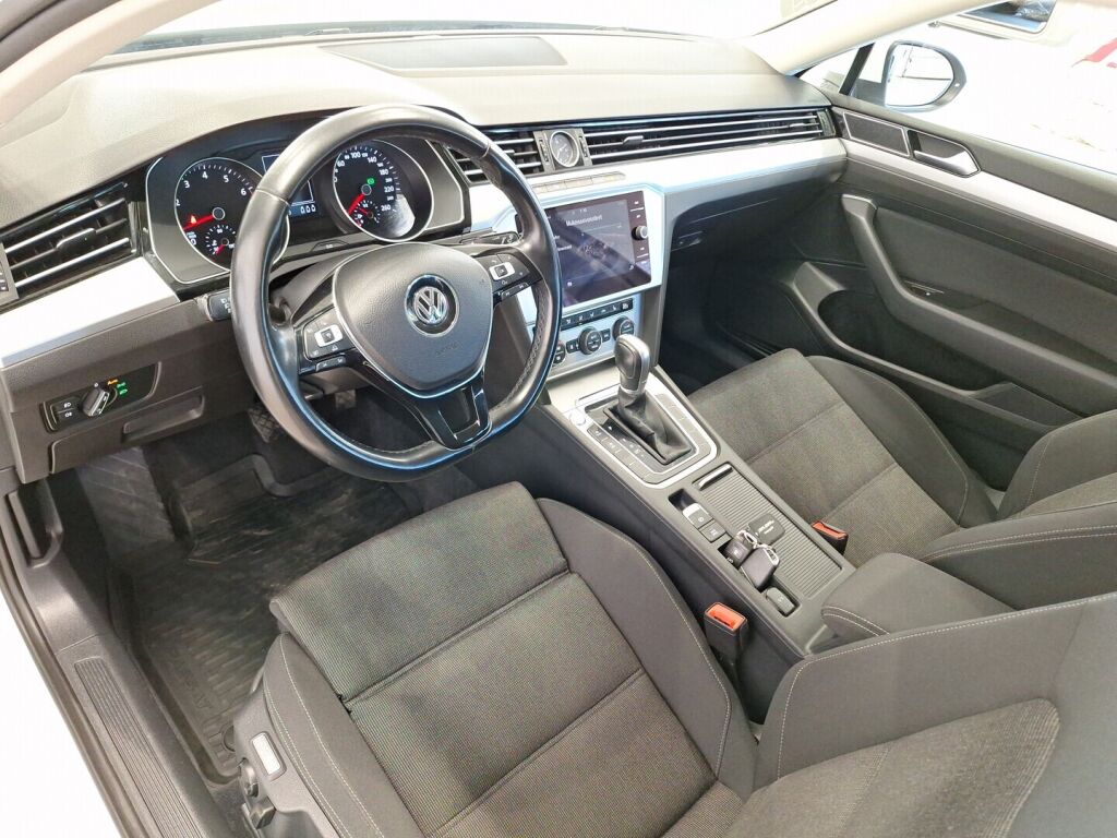 Volkswagen Passat 2018 Valkoinen