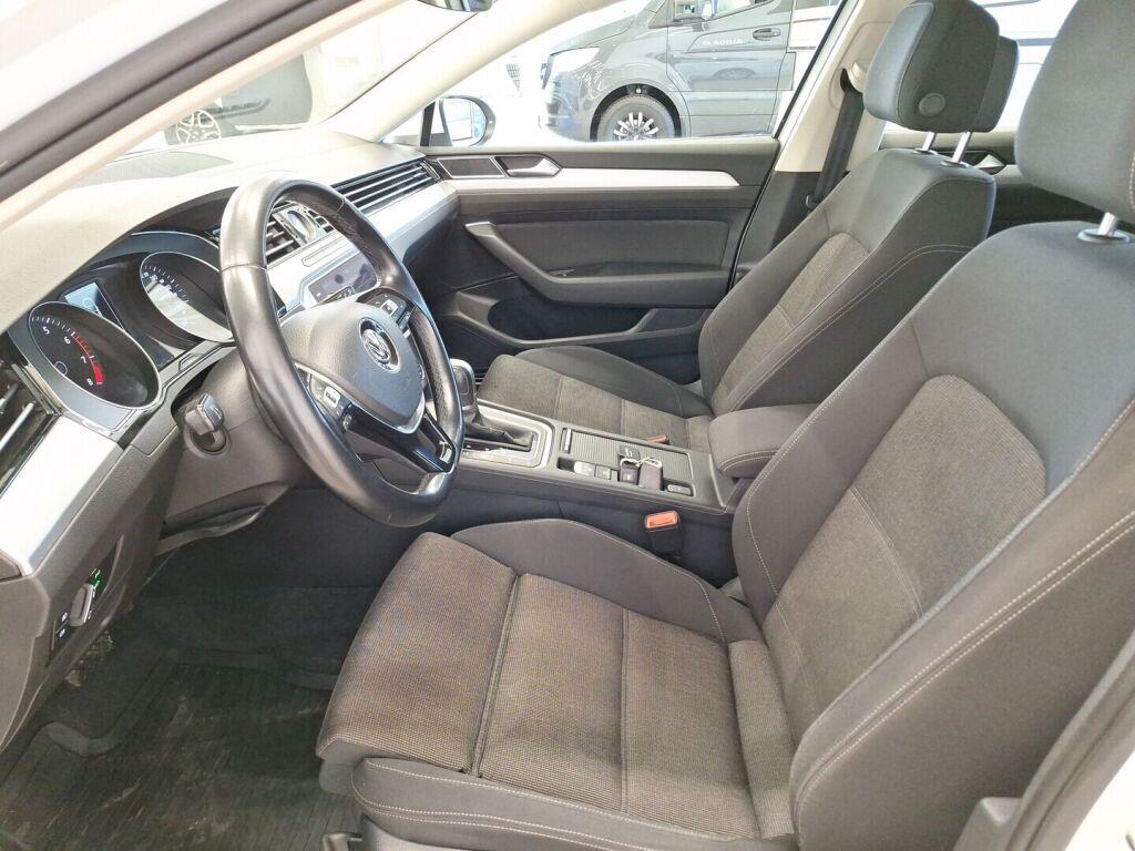 Volkswagen Passat 2018 Valkoinen
