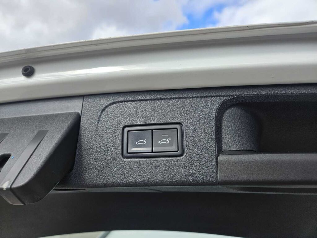 Volkswagen Passat 2018 Valkoinen