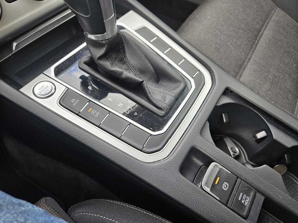 Volkswagen Passat 2018 Valkoinen