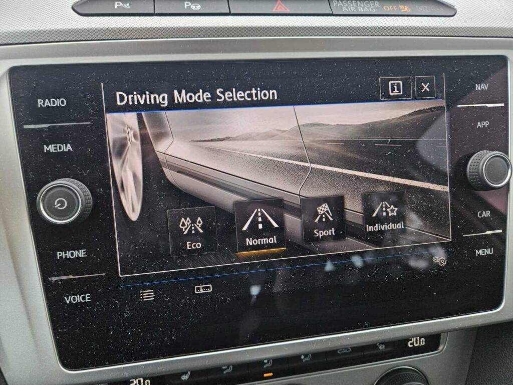 Volkswagen Passat 2018 Valkoinen