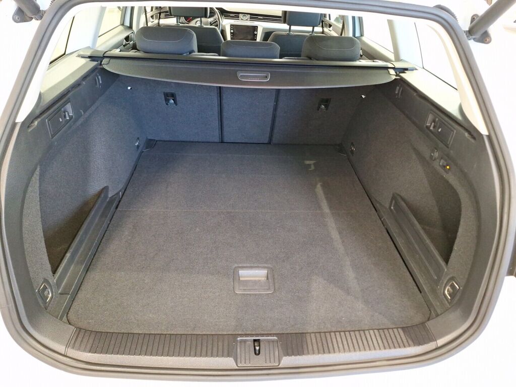 Volkswagen Passat 2018 Valkoinen