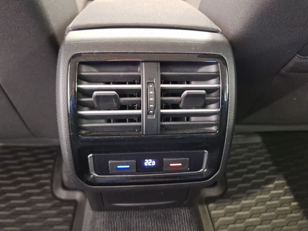 Volkswagen Passat 2018 Valkoinen