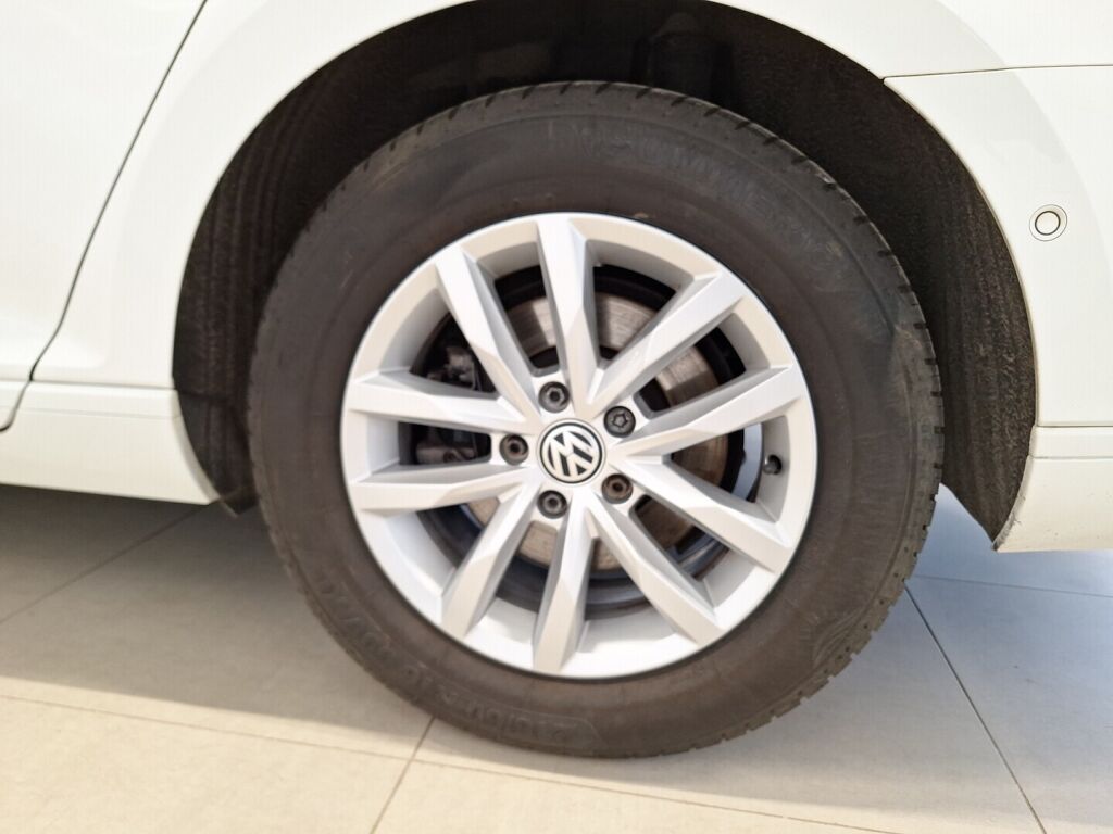 Volkswagen Passat 2018 Valkoinen