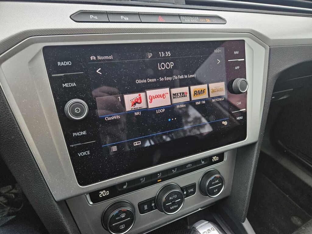 Volkswagen Passat 2018 Valkoinen