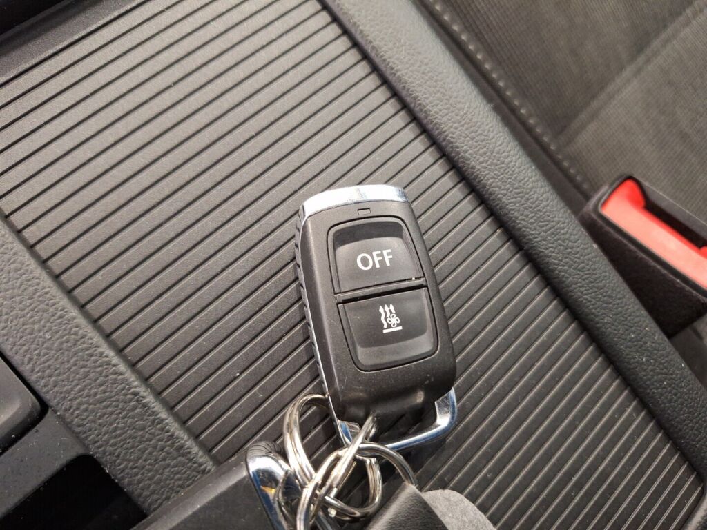 Volkswagen Passat 2018 Valkoinen