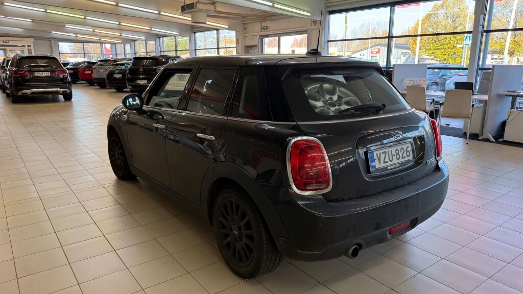 Mini Hatchback 2018 Musta