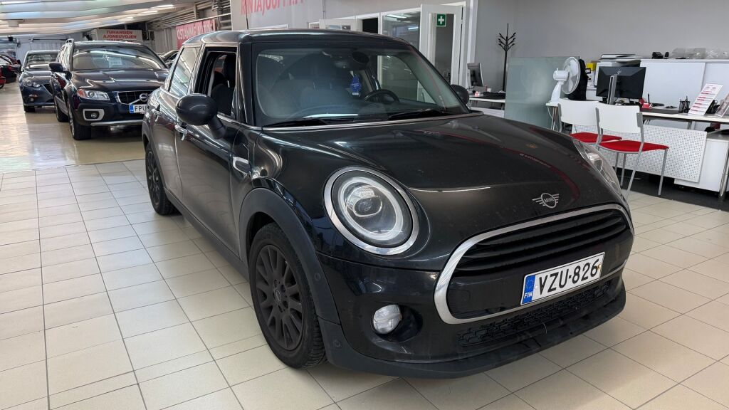 Mini Hatchback 2018 Musta