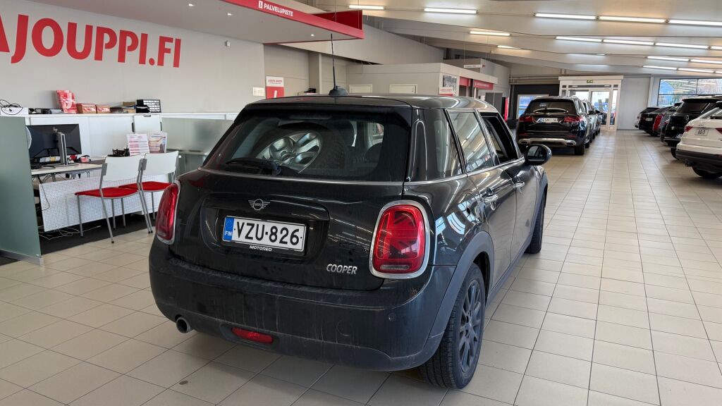 Mini Hatchback 2018 Musta