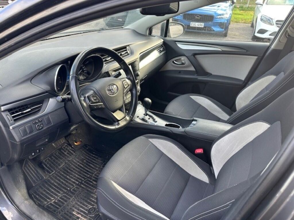 Toyota Avensis 2018 Harmaa