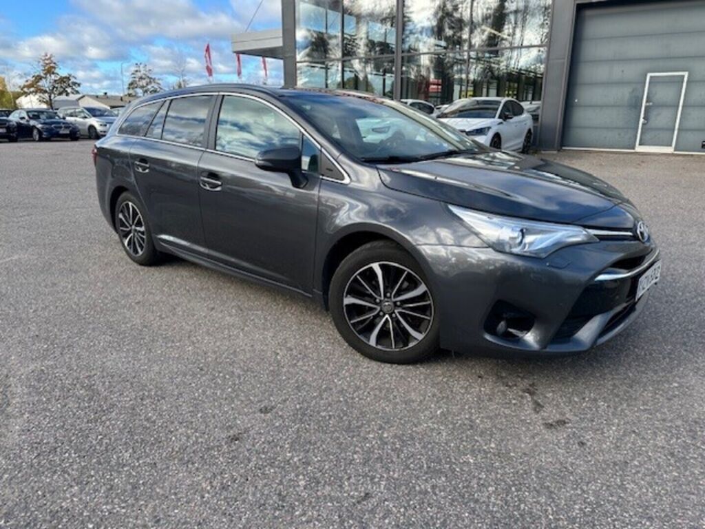 Toyota Avensis 2018 Harmaa