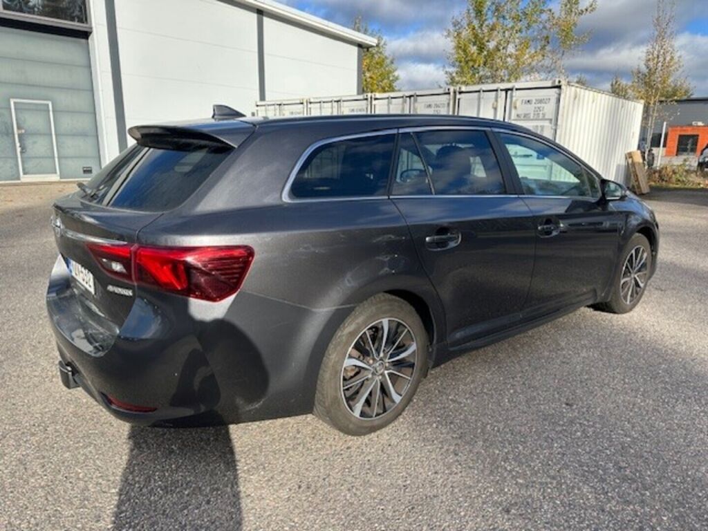 Toyota Avensis 2018 Harmaa