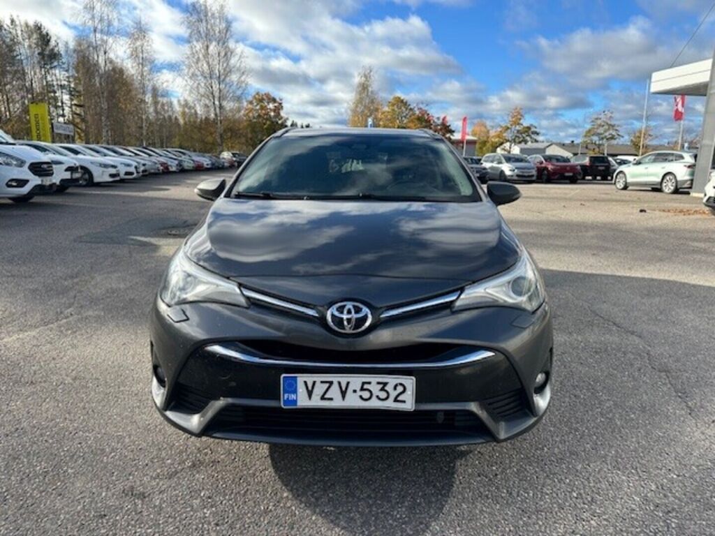 Toyota Avensis 2018 Harmaa