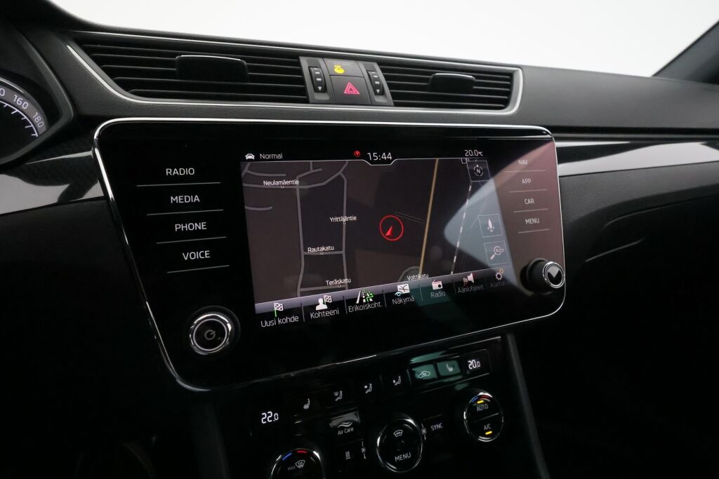 Skoda Superb 2018 Punainen