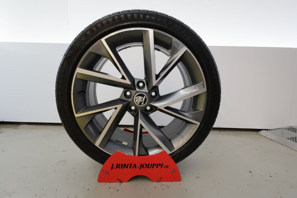 Skoda Superb 2018 Punainen