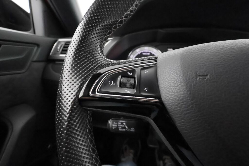 Skoda Superb 2018 Punainen