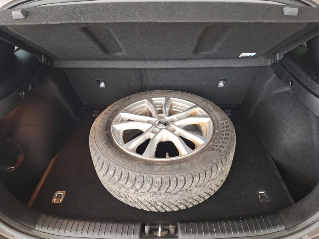 Kia Ceed 2018 Ruskea (beige)