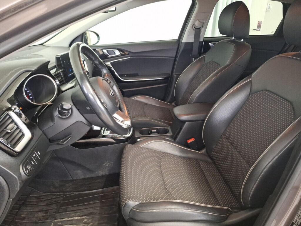 Kia Ceed 2018 Ruskea (beige)