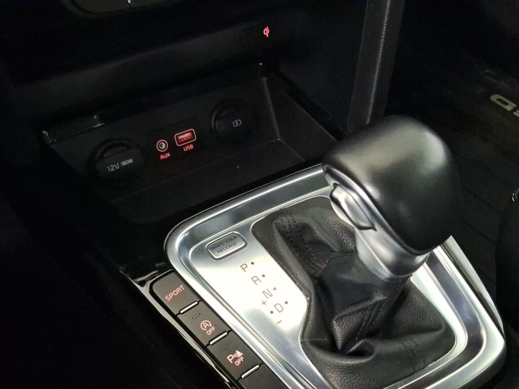 Kia Ceed 2018 Ruskea (beige)