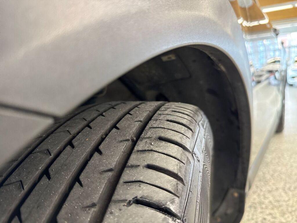 Kia Stonic 2018 Metallinhohto Harmaa