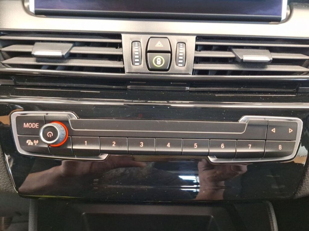 BMW 225 2018 Musta