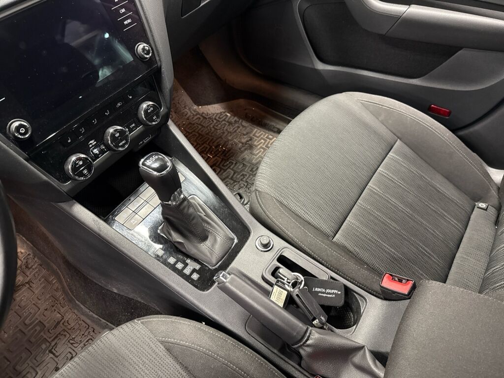 Skoda Octavia 2018 Ruskea (beige)