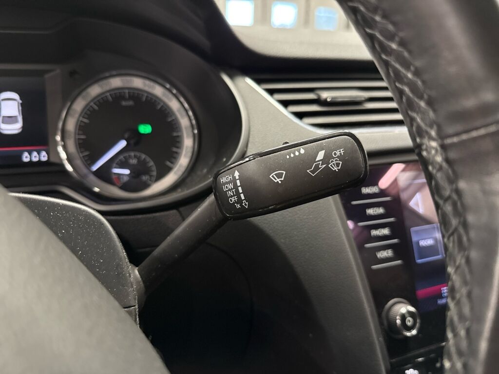 Skoda Octavia 2018 Ruskea (beige)