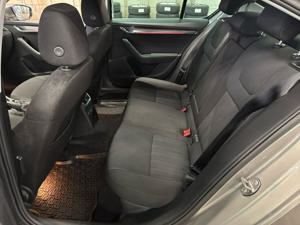 Skoda Octavia 2018 Ruskea (beige)