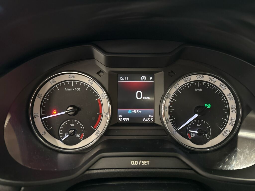 Skoda Octavia 2018 Ruskea (beige)