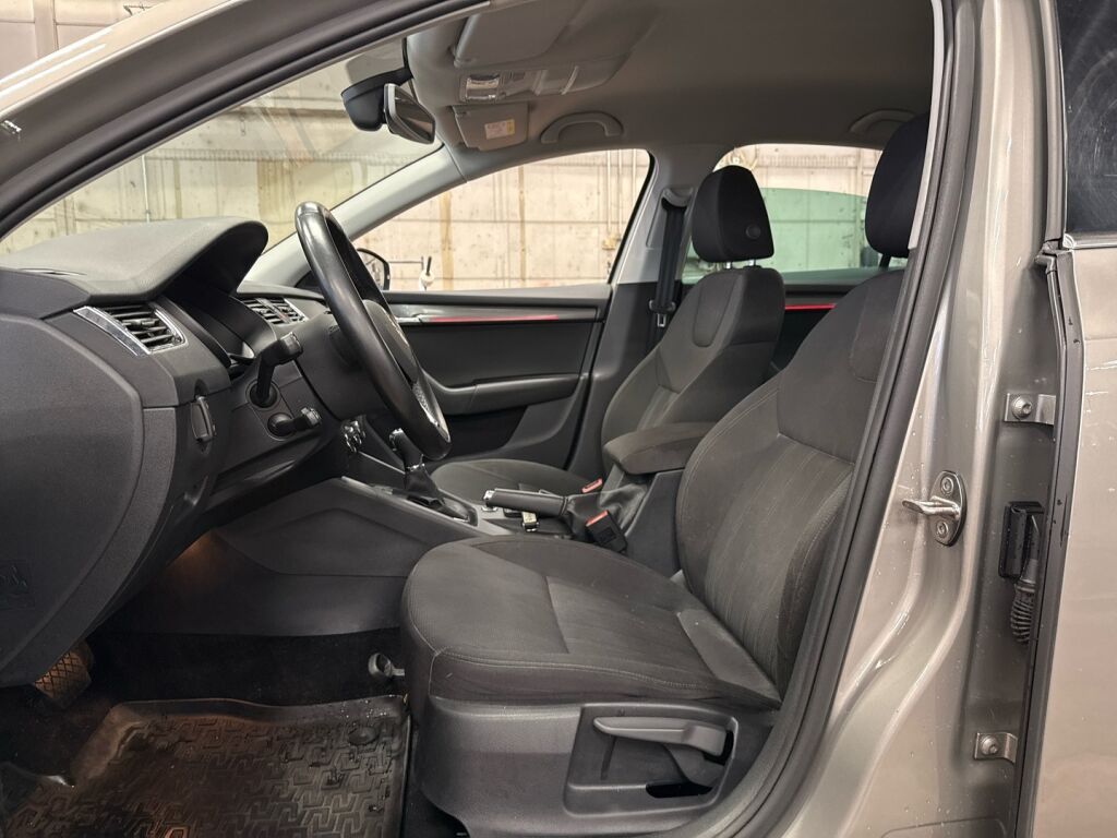Skoda Octavia 2018 Ruskea (beige)
