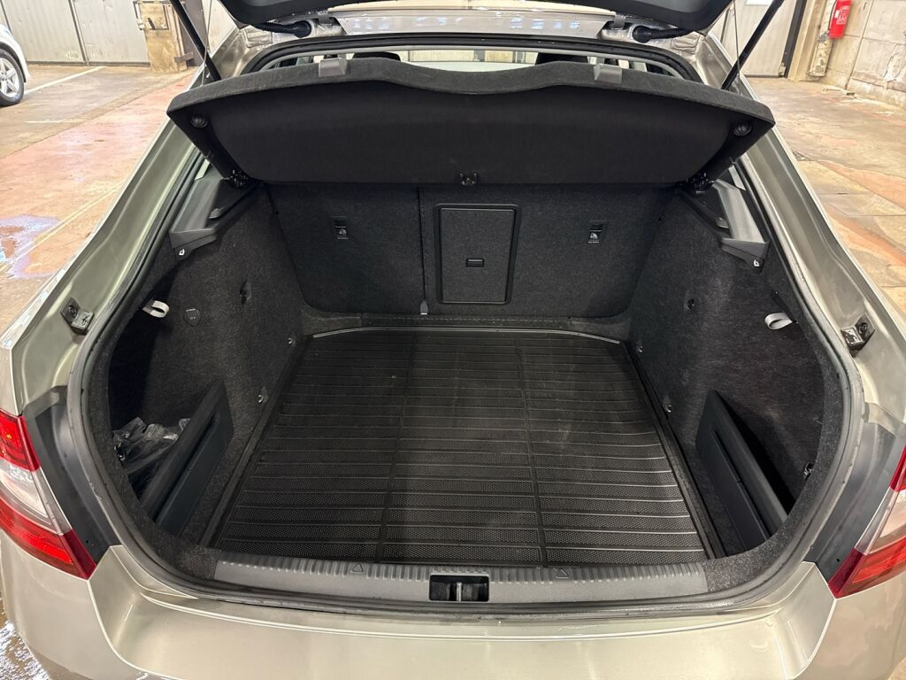 Skoda Octavia 2018 Ruskea (beige)