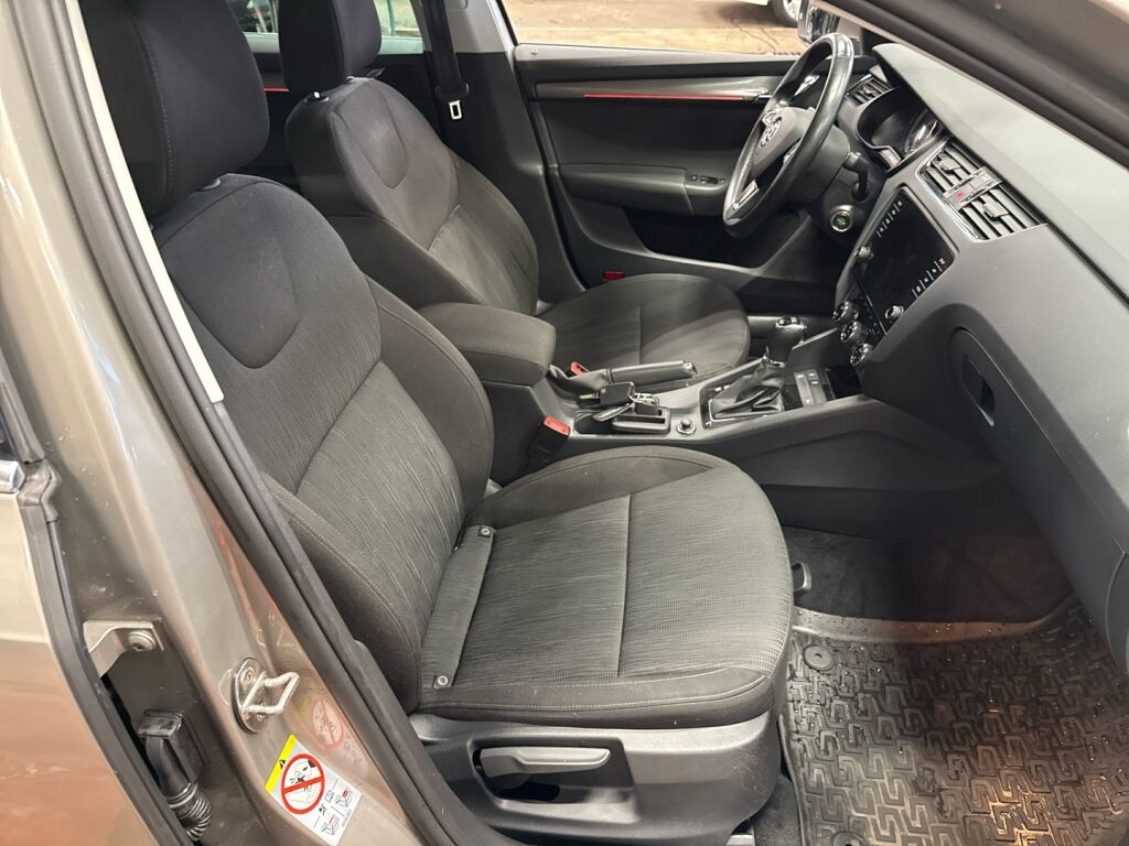 Skoda Octavia 2018 Ruskea (beige)