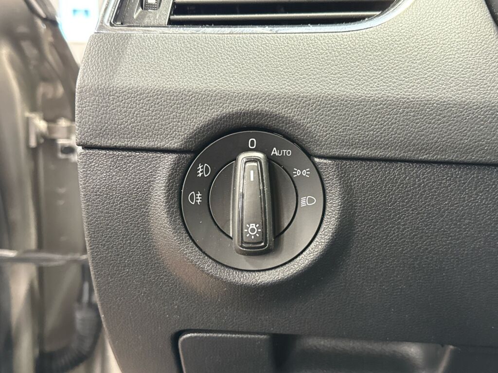 Skoda Octavia 2018 Ruskea (beige)