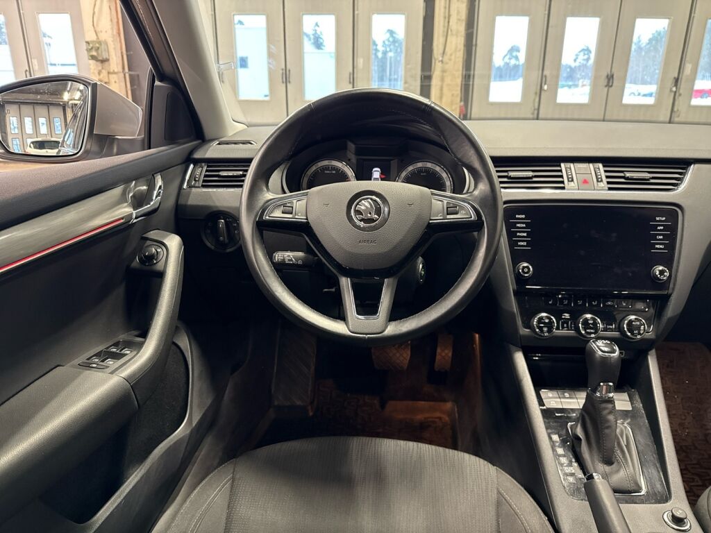 Skoda Octavia 2018 Ruskea (beige)