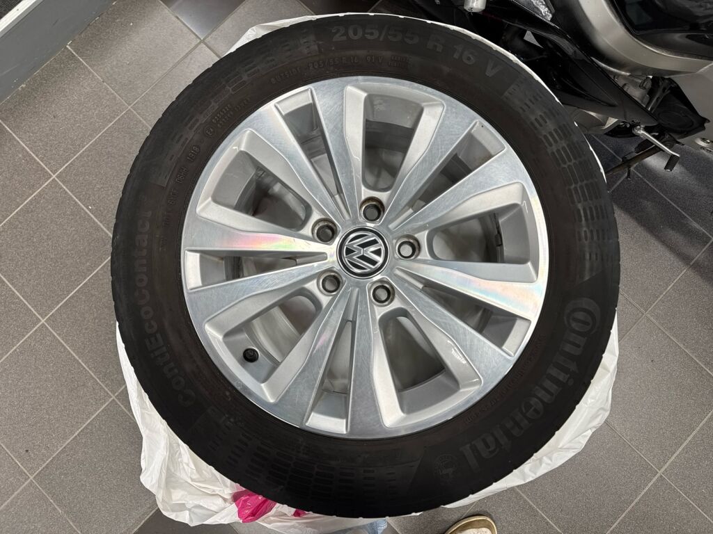 Volkswagen Golf 2018 Musta