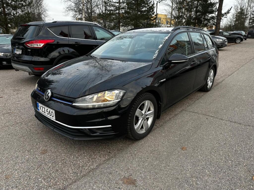 Volkswagen Golf 2018 Musta