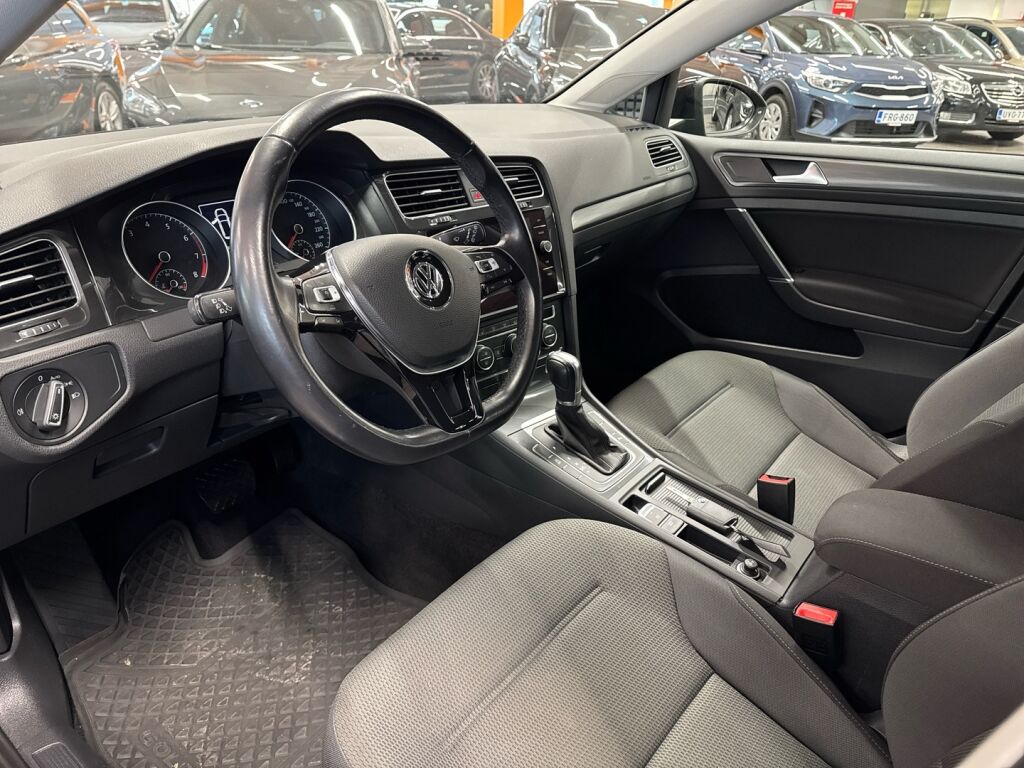 Volkswagen Golf 2018 Musta
