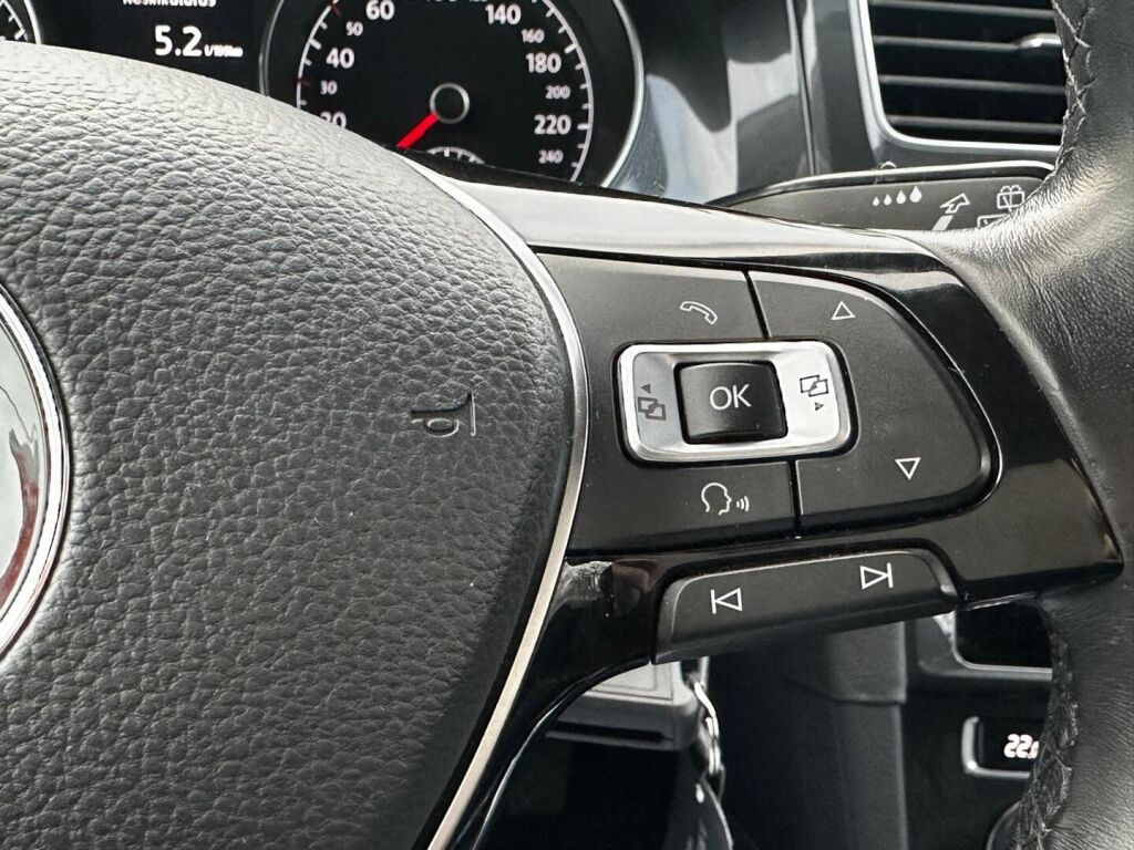 Volkswagen Golf 2018 Musta