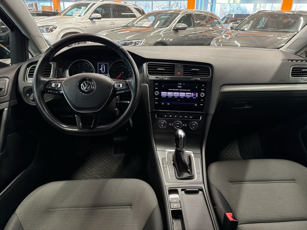 Volkswagen Golf 2018 Musta