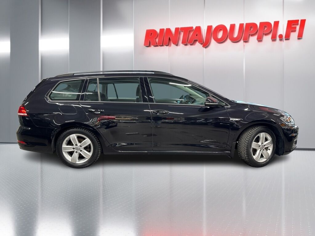 Volkswagen Golf 2018 Musta