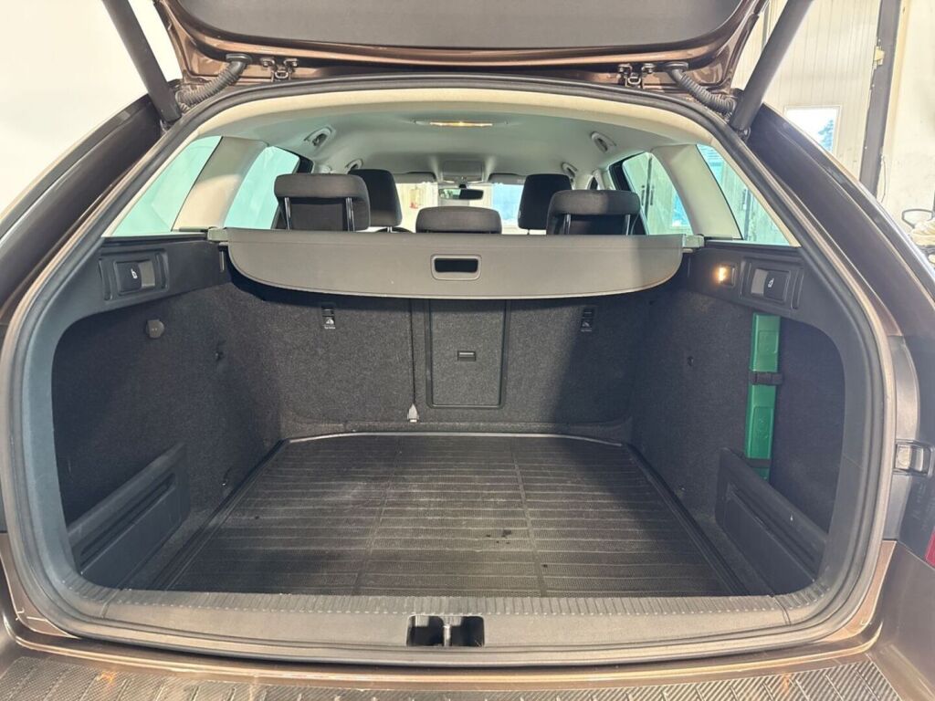 Skoda Octavia 2018 Ruskea (beige)