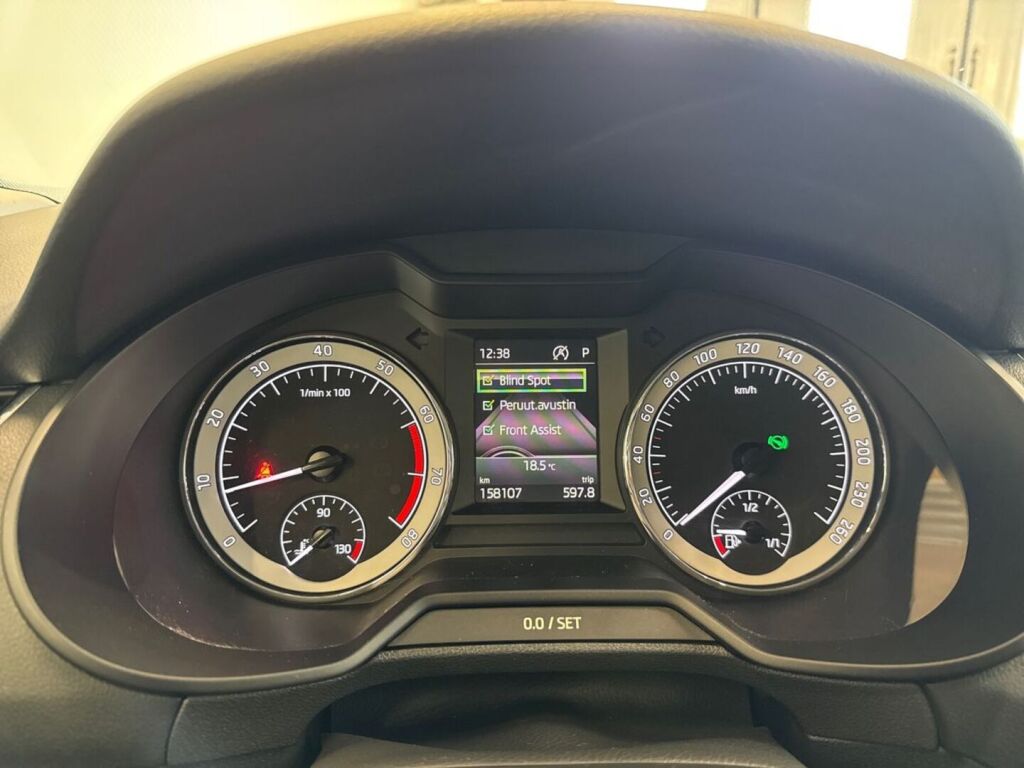 Skoda Octavia 2018 Ruskea (beige)