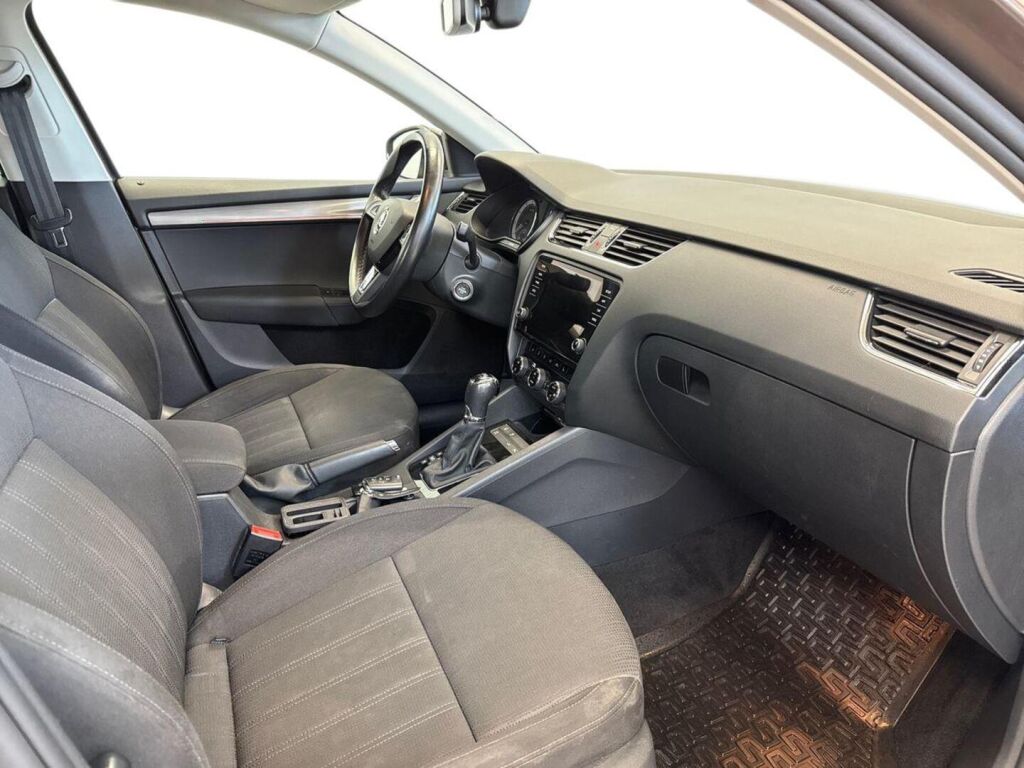 Skoda Octavia 2018 Ruskea (beige)