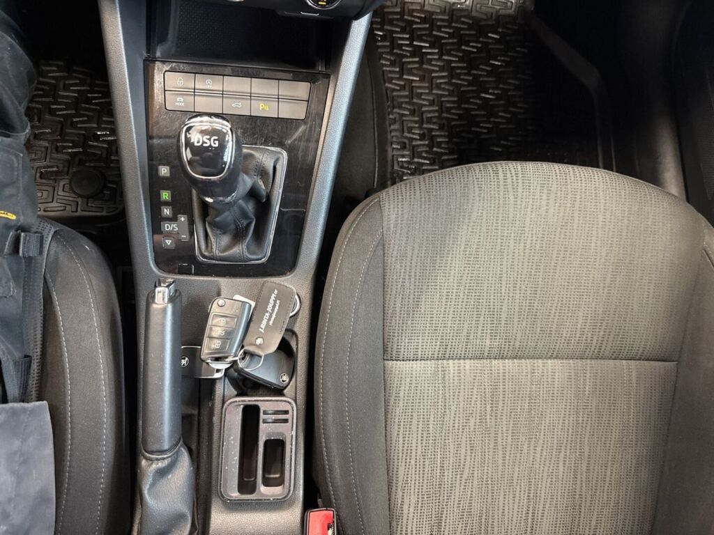 Skoda Octavia 2018 Ruskea (beige)
