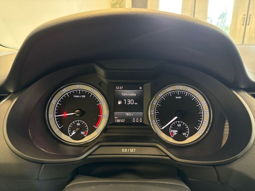 Skoda Octavia 2018 Ruskea (beige)