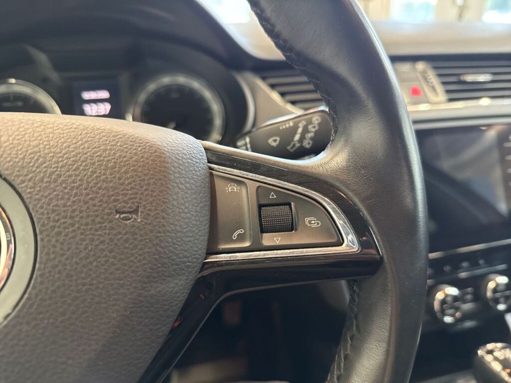 Skoda Octavia 2018 Ruskea (beige)