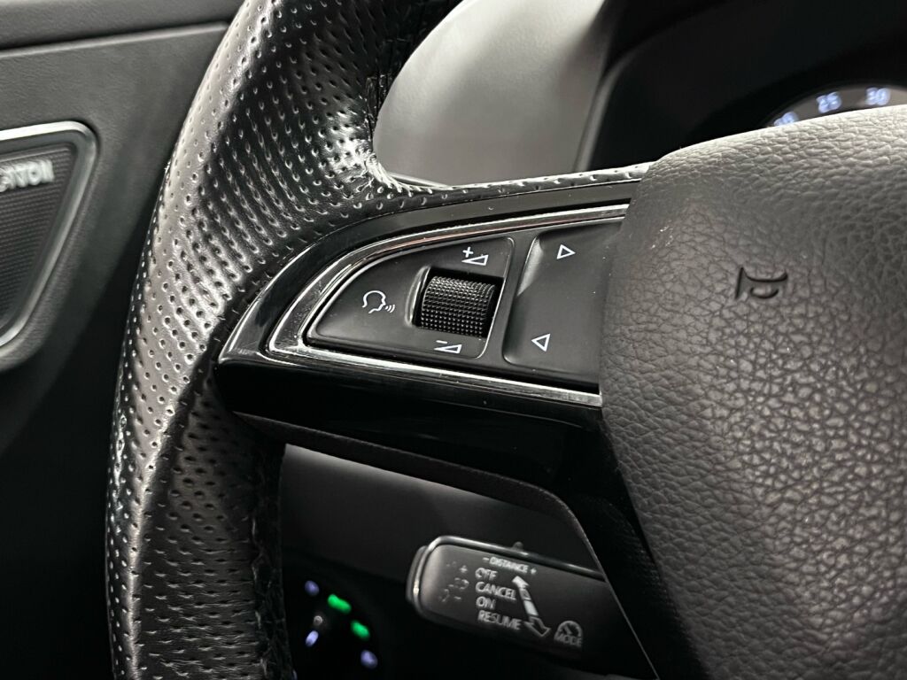 Skoda Karoq 2018 Musta