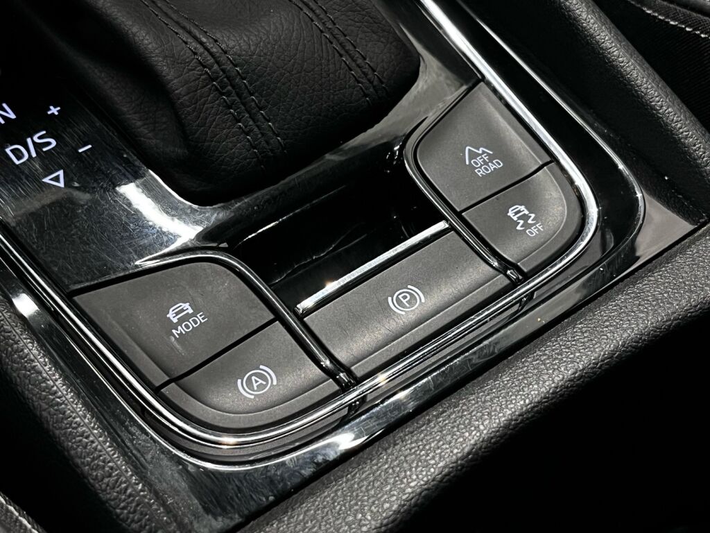 Skoda Karoq 2018 Musta