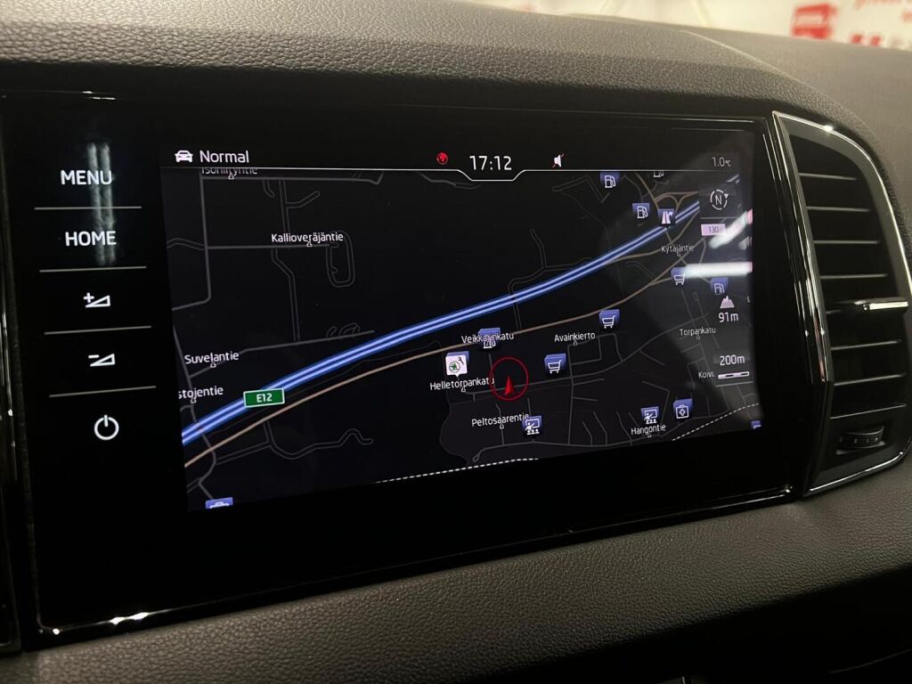 Skoda Karoq 2018 Musta