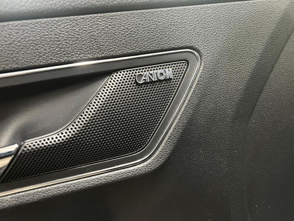 Skoda Karoq 2018 Musta